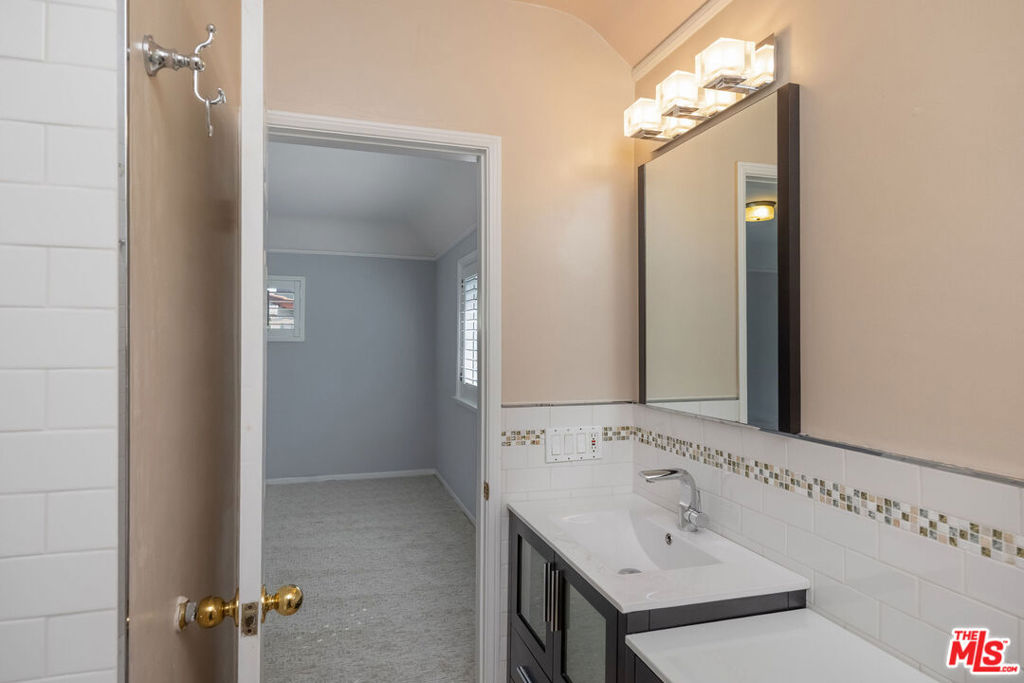 6527 Whitworth Drive Property Photo 39