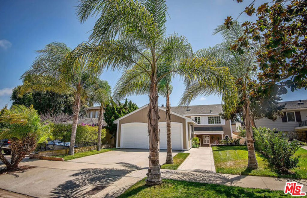 7830 W 83rd Street Property Photo 1