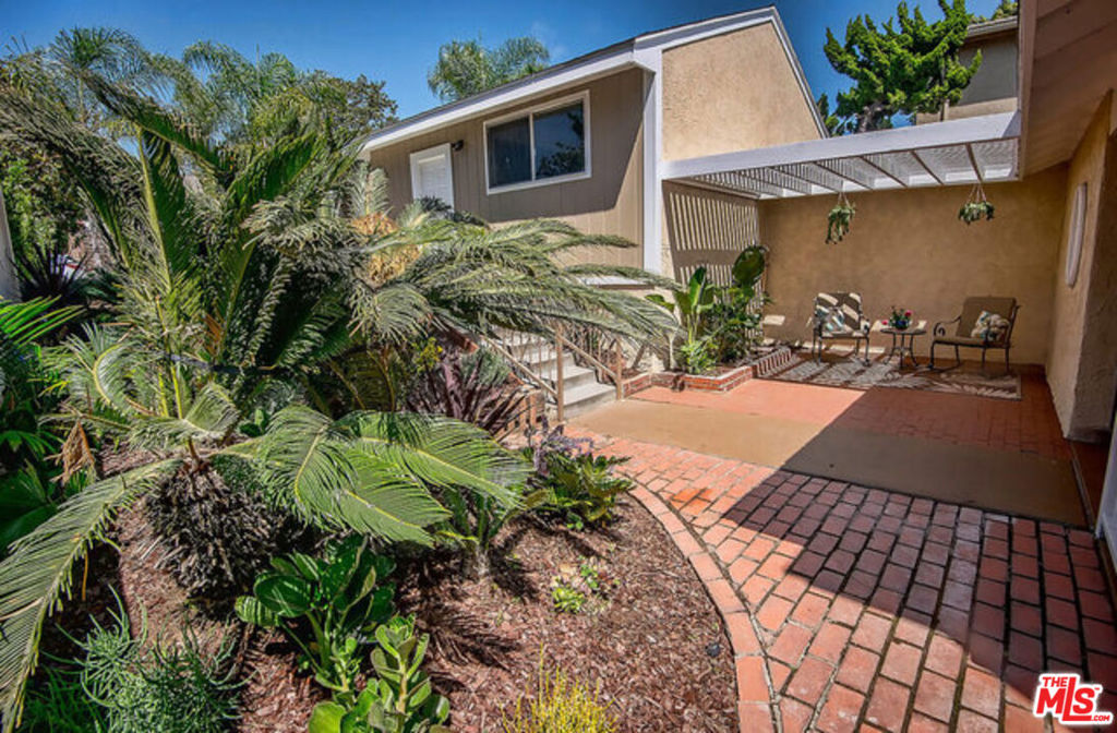 7830 W 83rd Street Property Photo 5