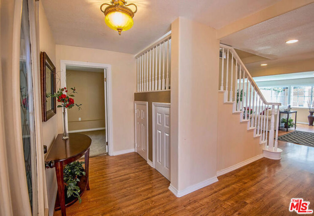 7830 W 83rd Street Property Photo 8