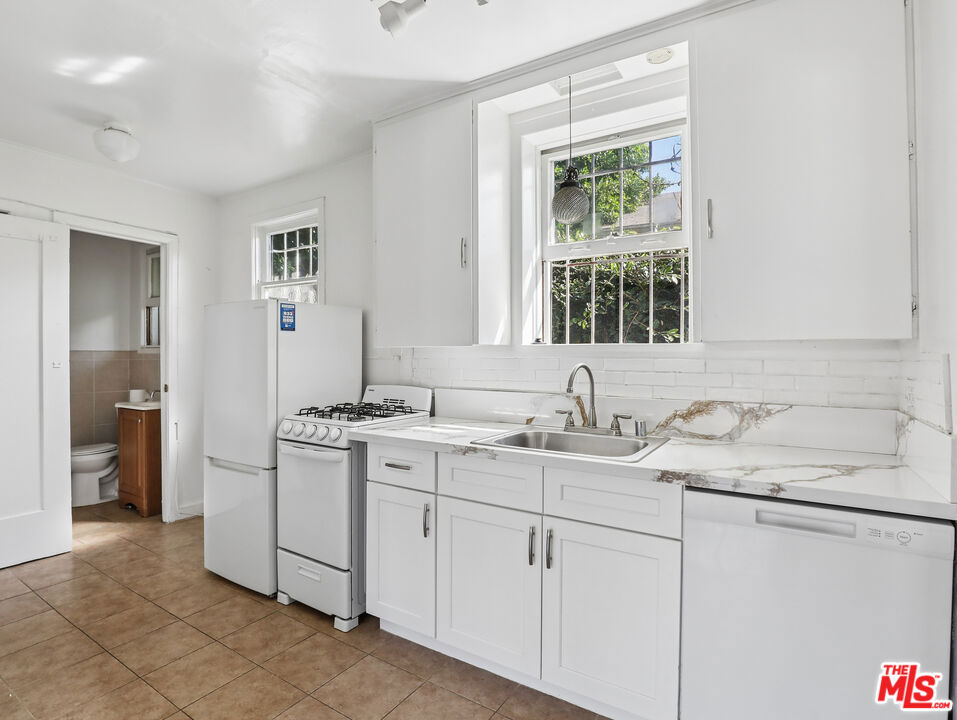 1236 N Gardner Street 1236 1/2 Property Photo 6