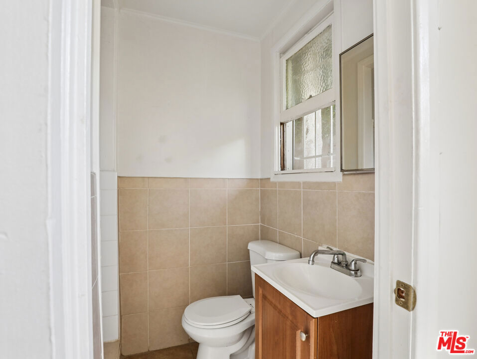1236 N Gardner Street 1236 1/2 Property Photo 8