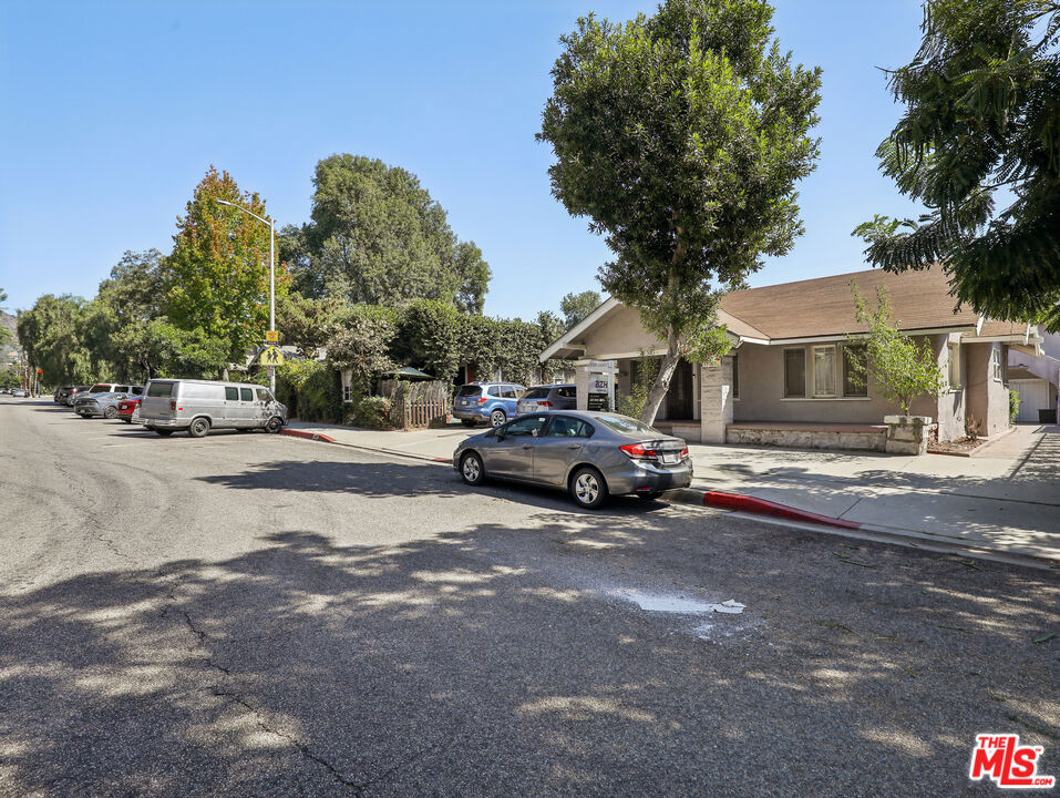 1236 N Gardner Street 1236 1/2 Property Photo 17