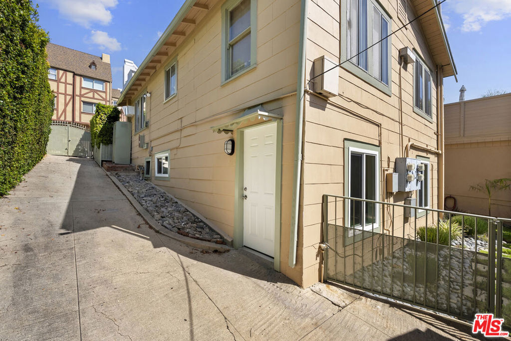 8824 1/2 Harratt Street Property Photo 15
