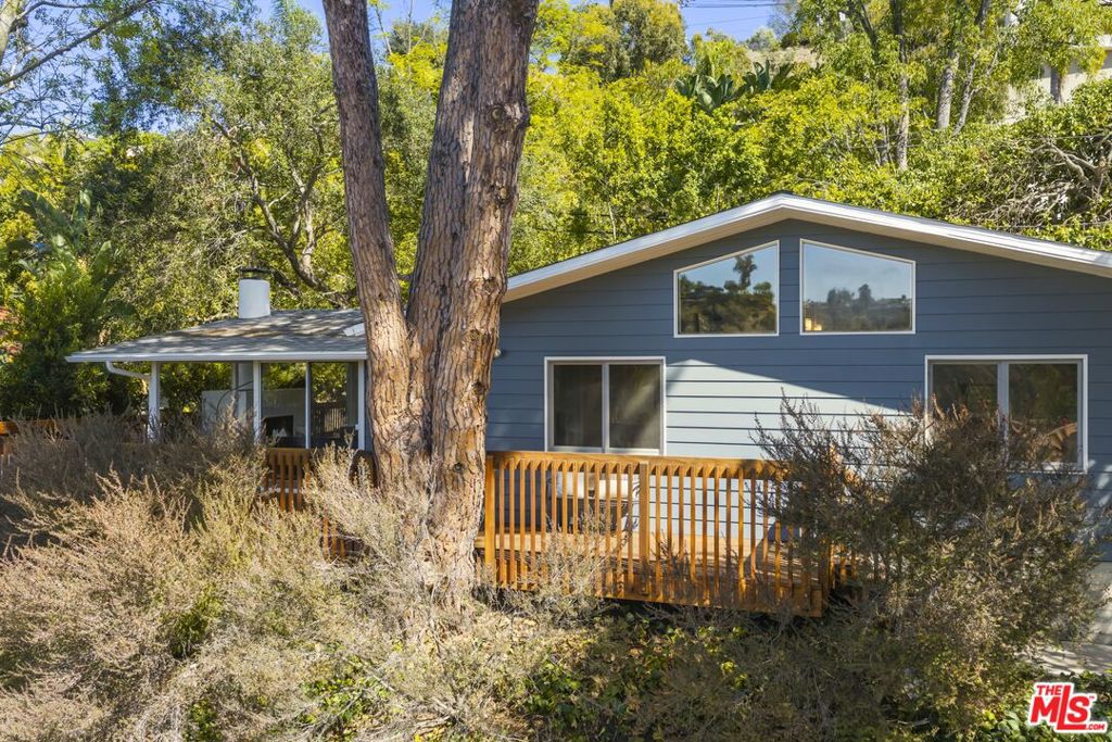 2856 Nichols Canyon Road Property Photo 1