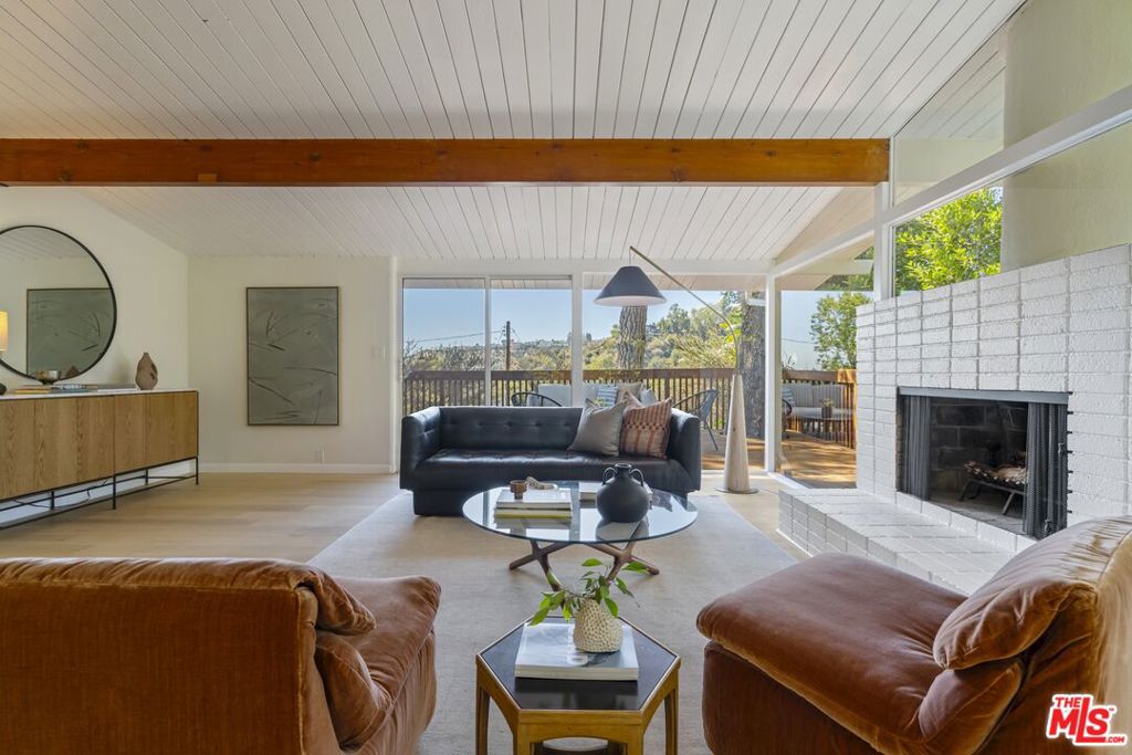 2856 Nichols Canyon Road Property Photo 11