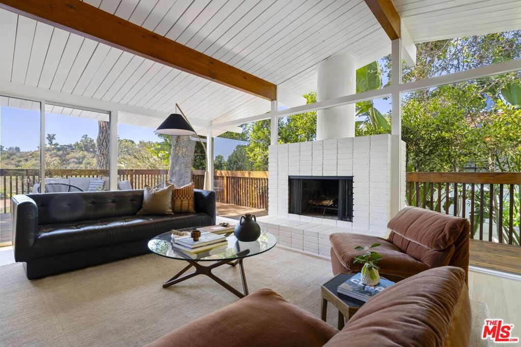 2856 Nichols Canyon Road Property Photo 12