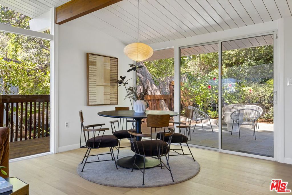 2856 Nichols Canyon Road Property Photo 13