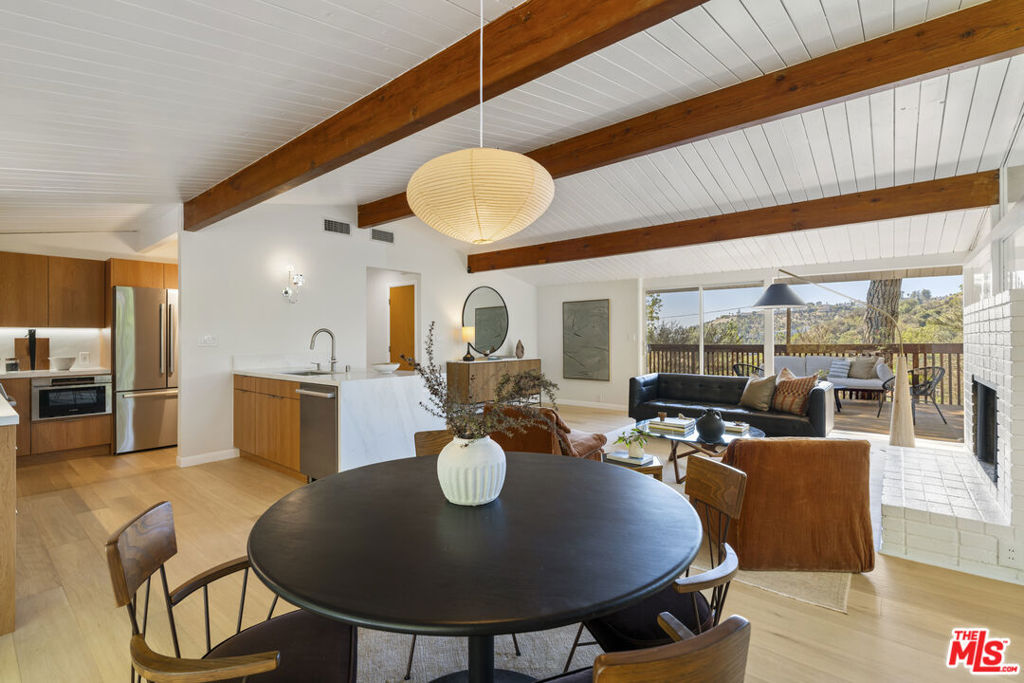 2856 Nichols Canyon Road Property Photo 15