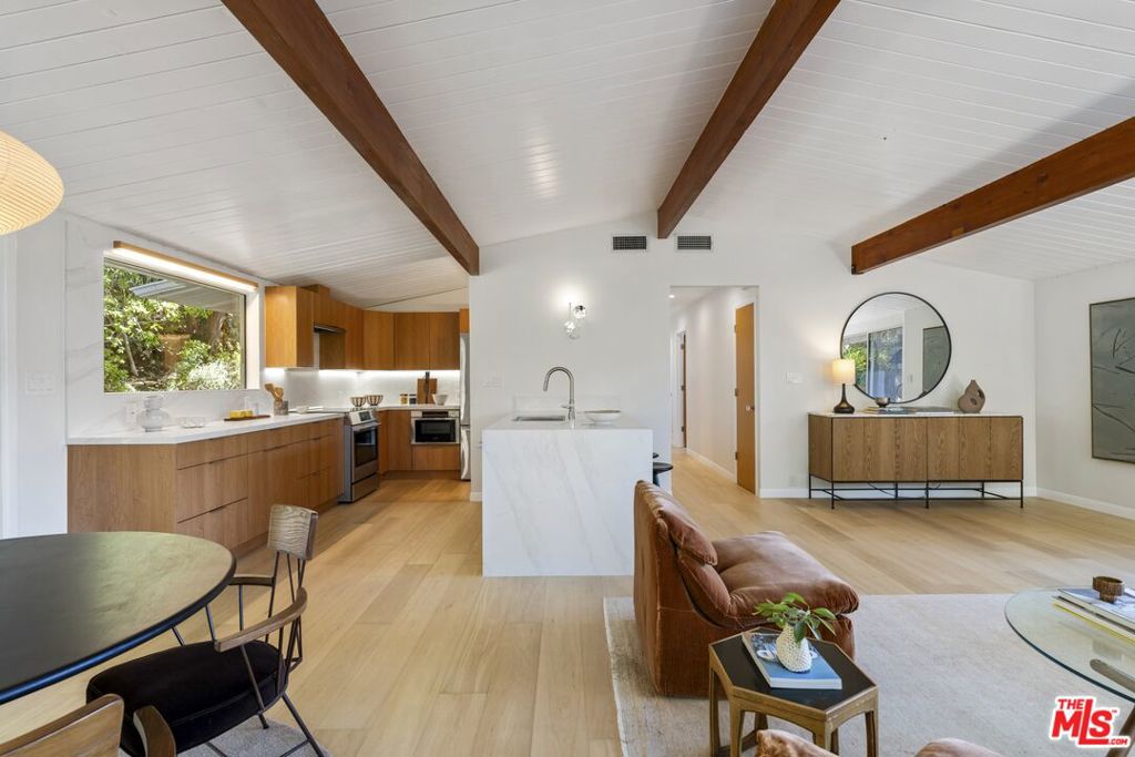 2856 Nichols Canyon Road Property Photo 16