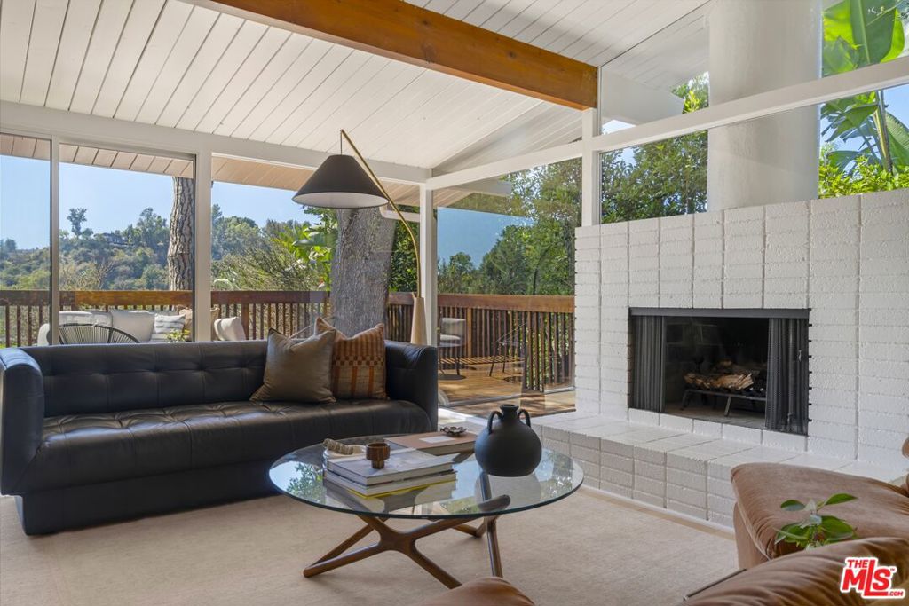 2856 Nichols Canyon Road Property Photo 27