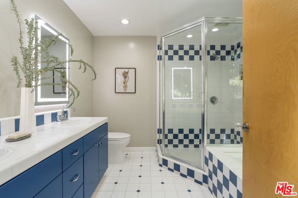 2856 Nichols Canyon Road Property Photo 44