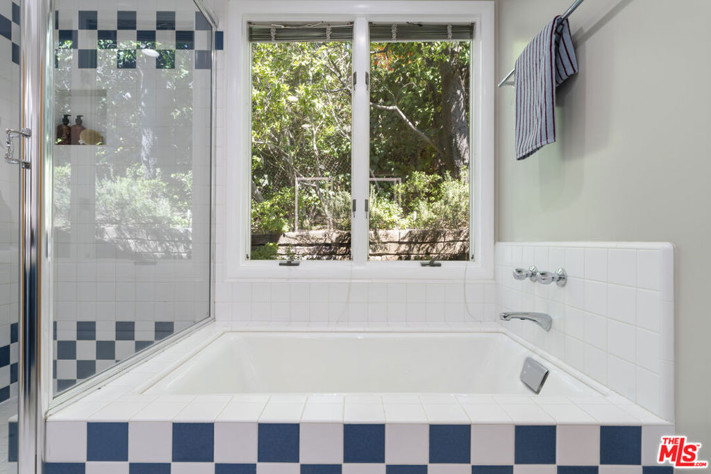 2856 Nichols Canyon Road Property Photo 47