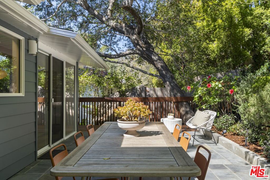 2856 Nichols Canyon Road Property Photo 52