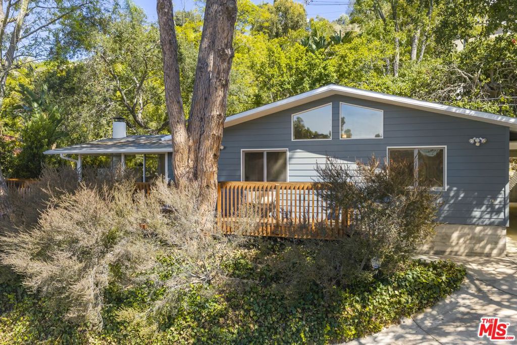 2856 Nichols Canyon Road Property Photo 54