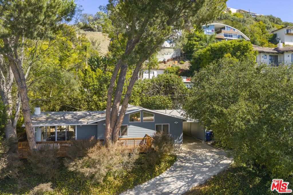 2856 Nichols Canyon Road Property Photo 56