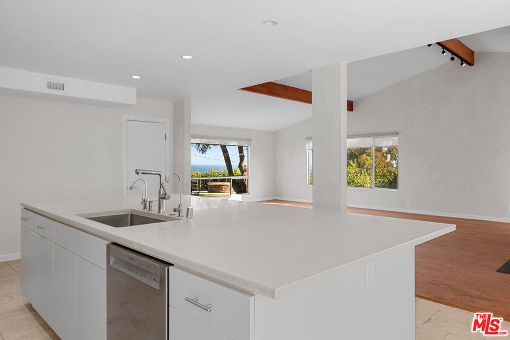 3505 Coast View Drive Property Photo 4