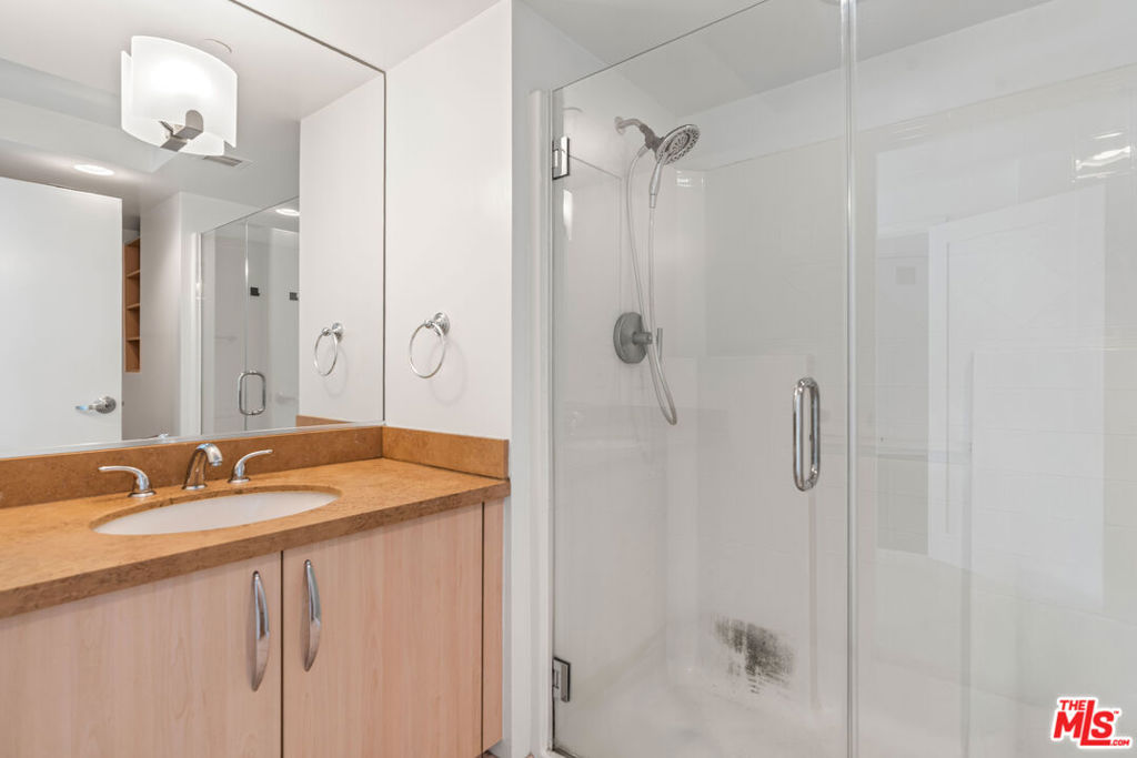 13650 Marina Pointe Drive 404 Property Photo 10
