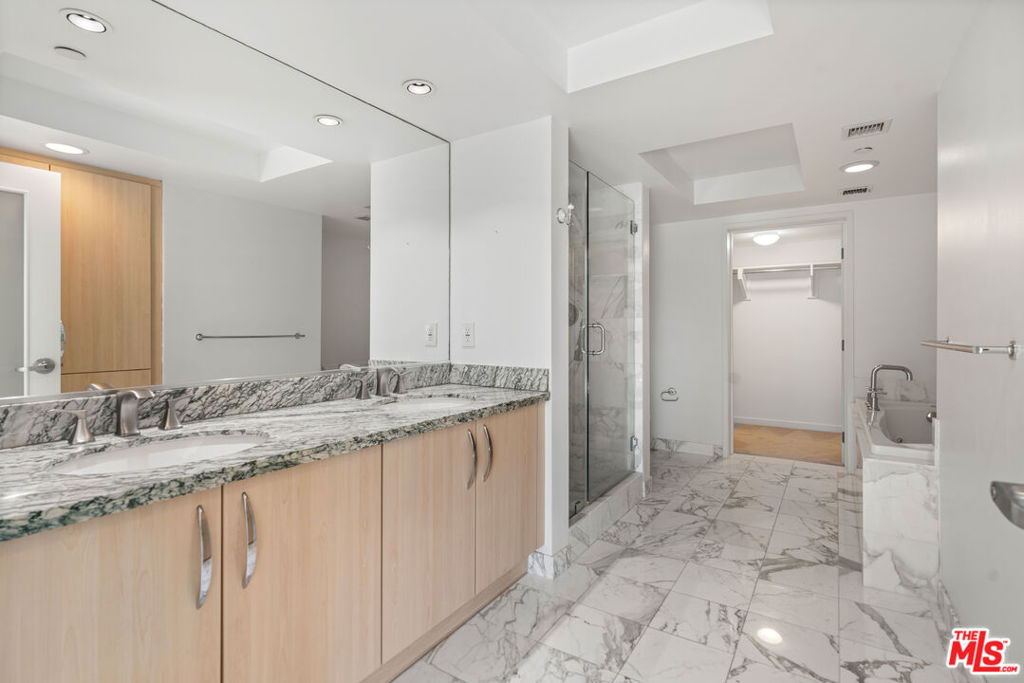 13650 Marina Pointe Drive 404 Property Photo 11