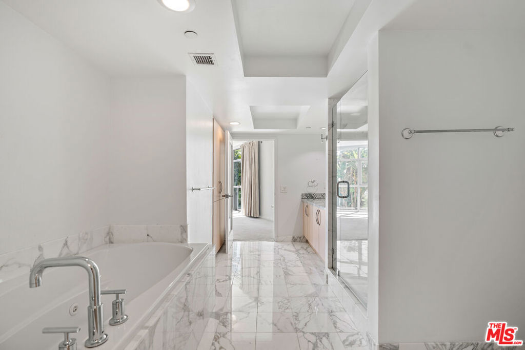 13650 Marina Pointe Drive 404 Property Photo 12