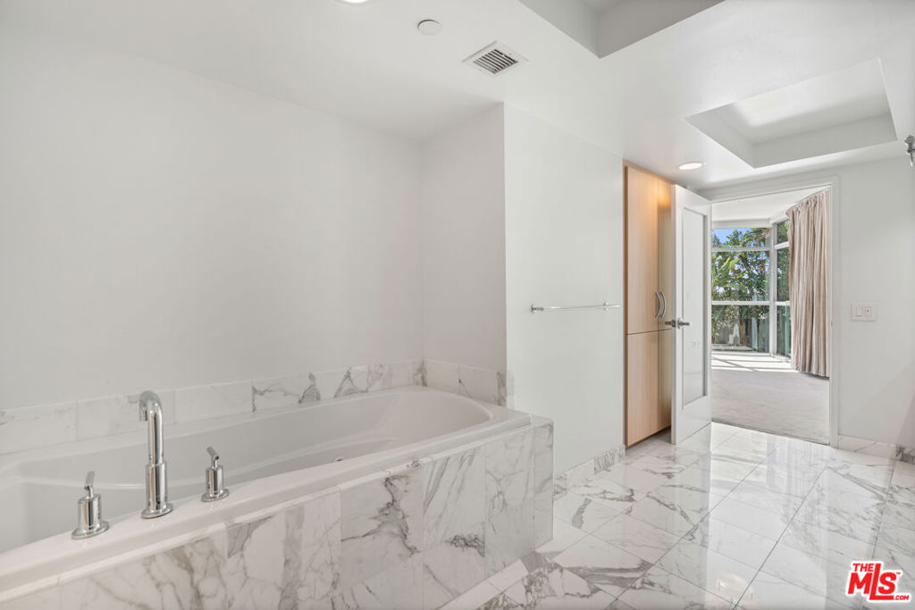 13650 Marina Pointe Drive 404 Property Photo 14