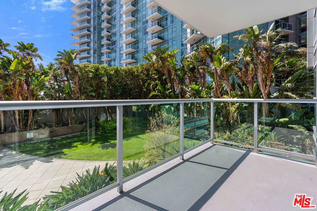 13650 Marina Pointe Drive 404 Property Photo 15