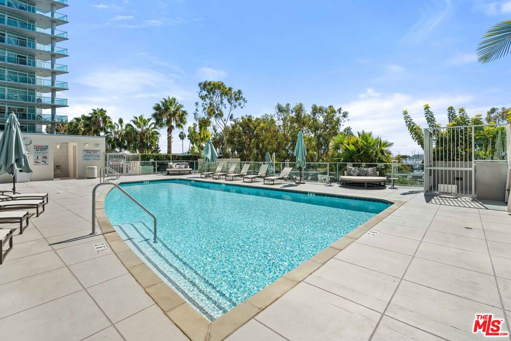 13650 Marina Pointe Drive 404 Property Photo 25