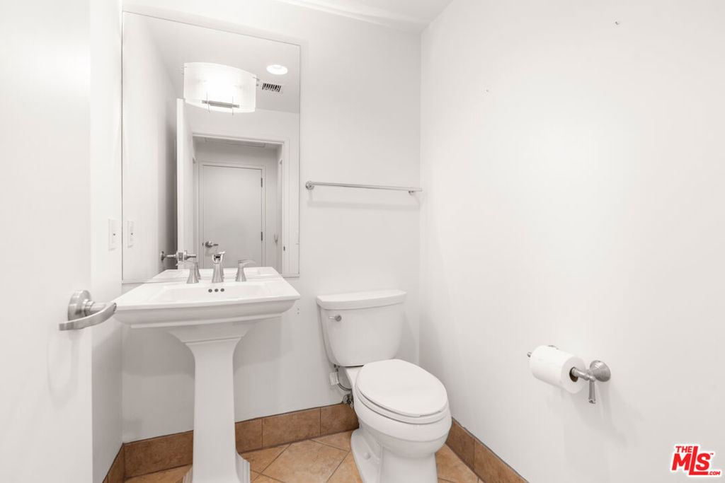 13650 Marina Pointe Drive 404 Property Photo 26