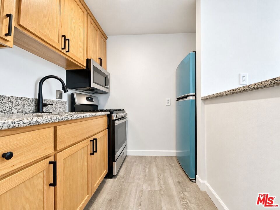 1240 S Bronson Avenue 7 Property Photo 2