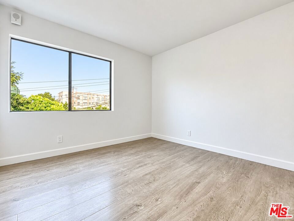 1240 S Bronson Avenue 7 Property Photo 6