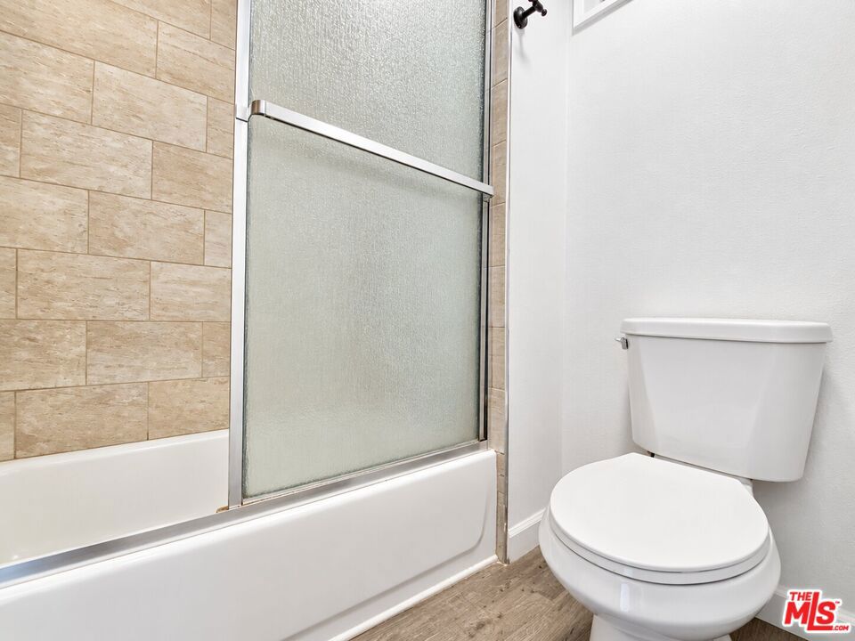 1240 S Bronson Avenue 7 Property Photo 9