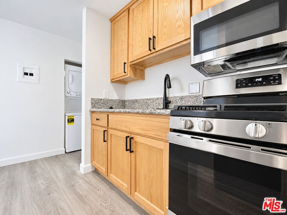 1240 S Bronson Avenue 7 Property Photo 13