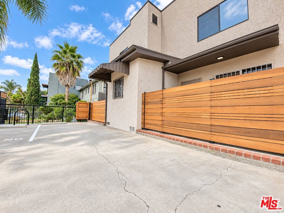 1240 S Bronson Avenue 7 Property Photo 15