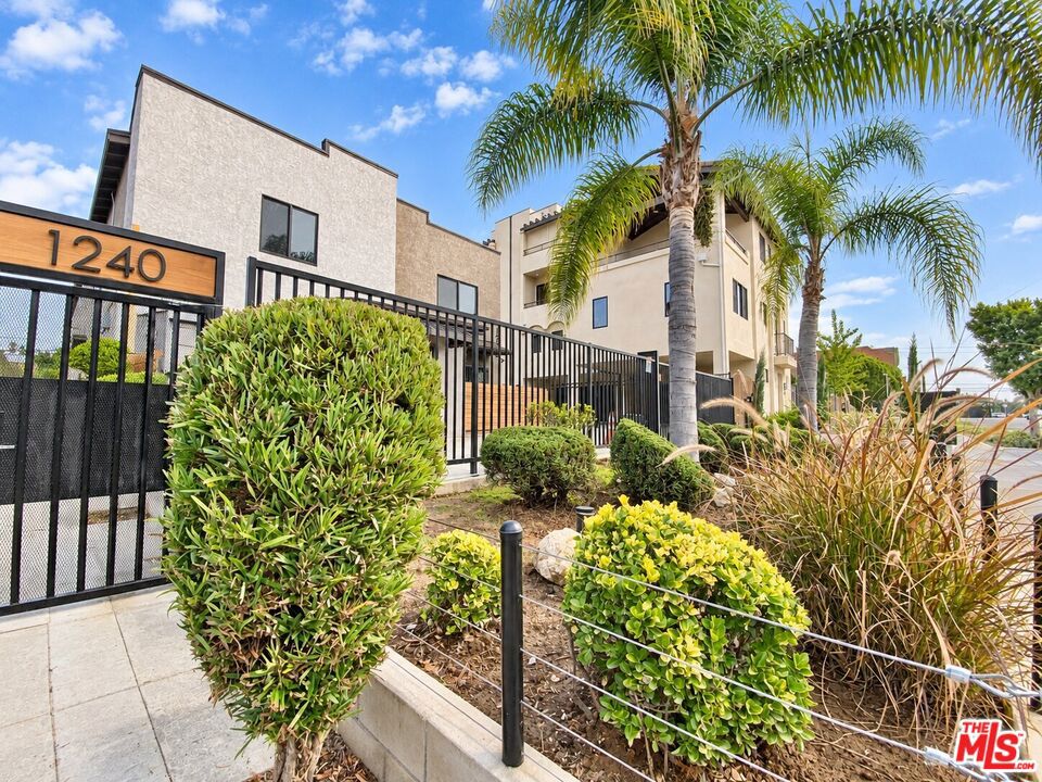1240 S Bronson Avenue 7 Property Photo 16