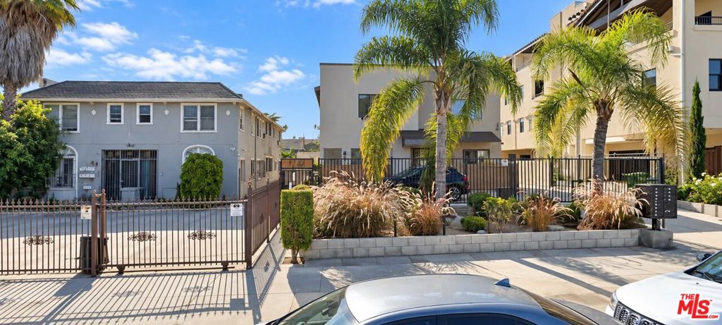1240 S Bronson Avenue 7 Property Photo 17