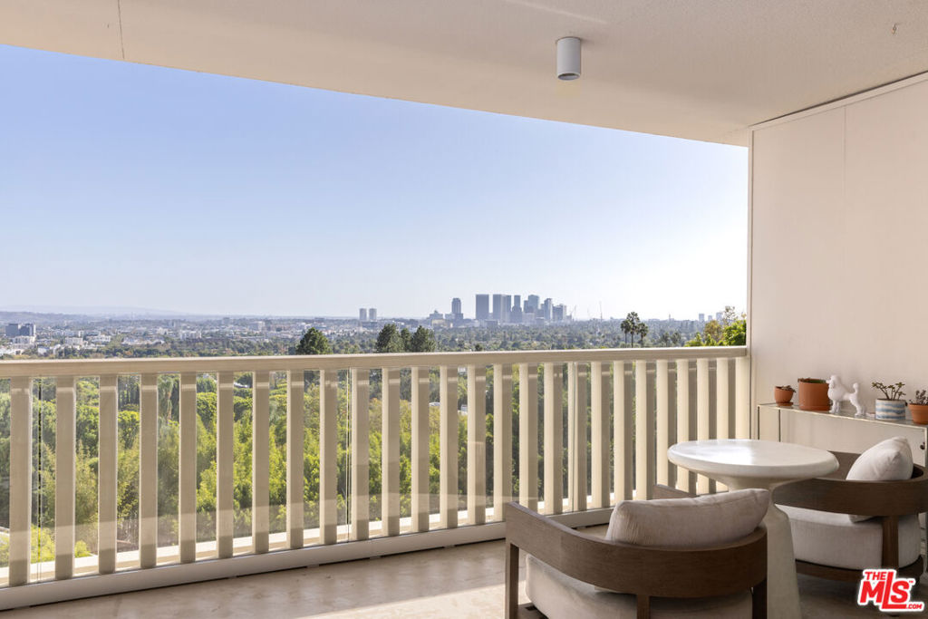 9255 Doheny Road 704 Property Photo 15