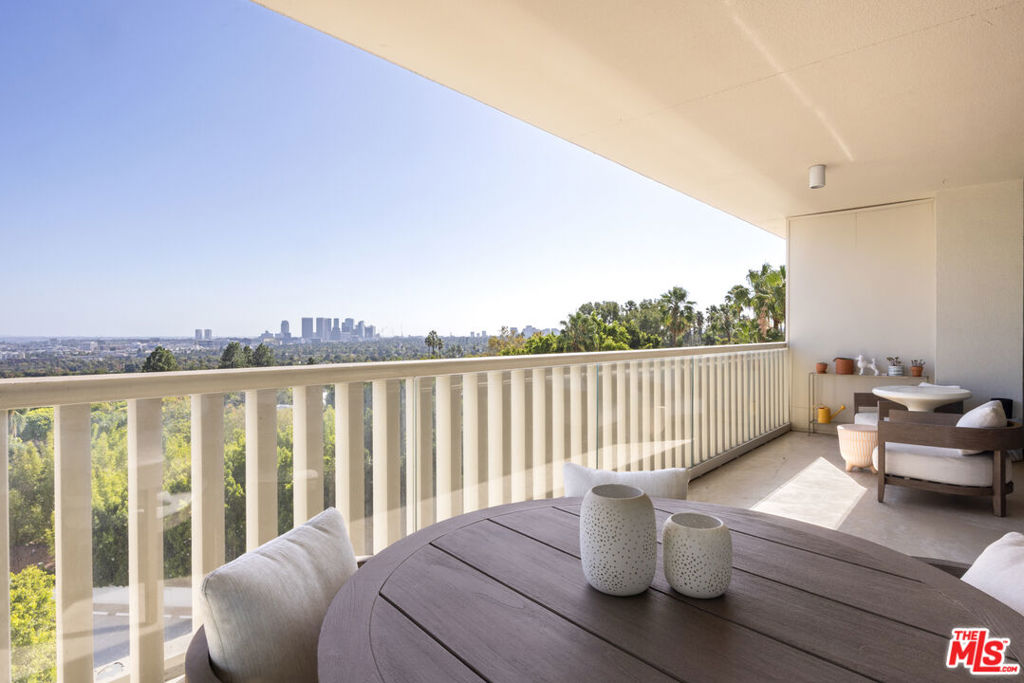 9255 Doheny Road 704 Property Photo 16