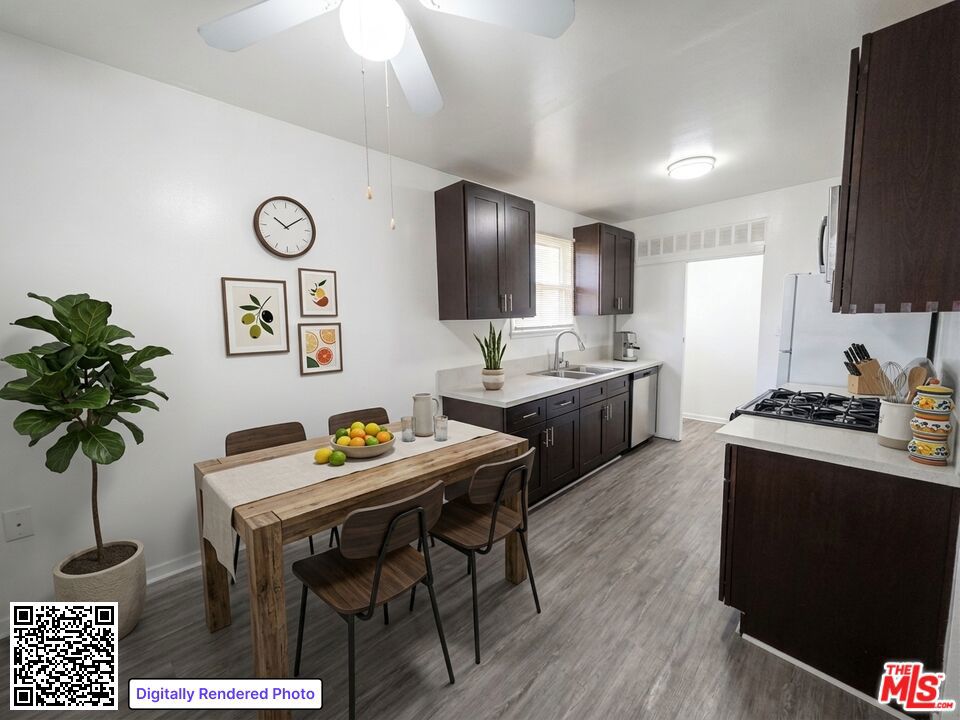 1208 W Adams Boulevard 19 Property Photo 3