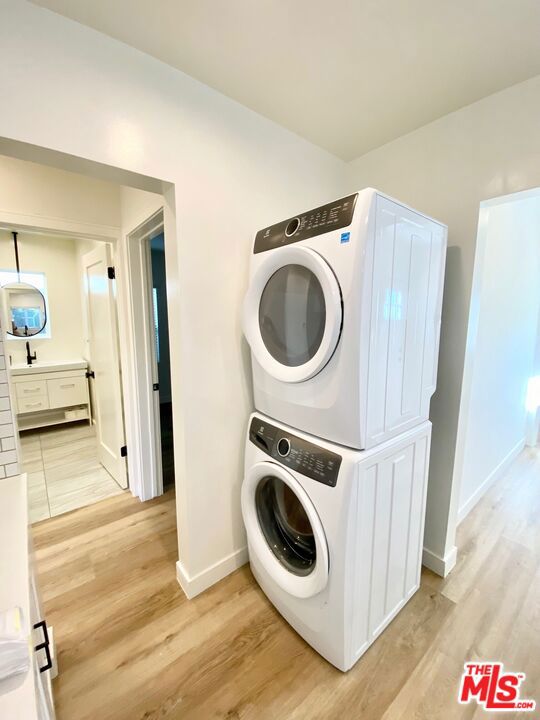 5222 5220 Whitsett Avenue 2 Property Photo 7