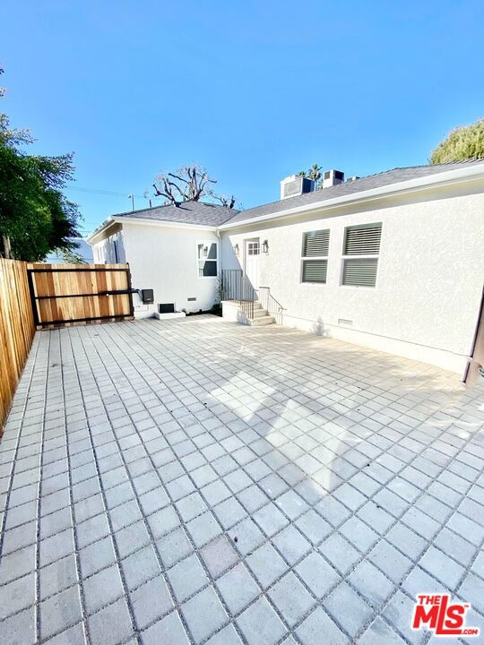 5222 5220 Whitsett Avenue 2 Property Photo 9