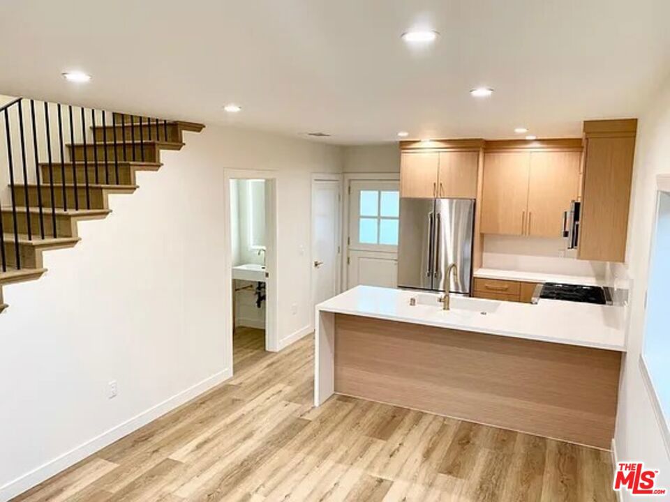 5222 5220 Whitsett Avenue 2 Property Photo 13