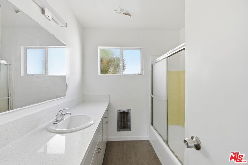 1528 Winona Boulevard 9 Property Photo 10