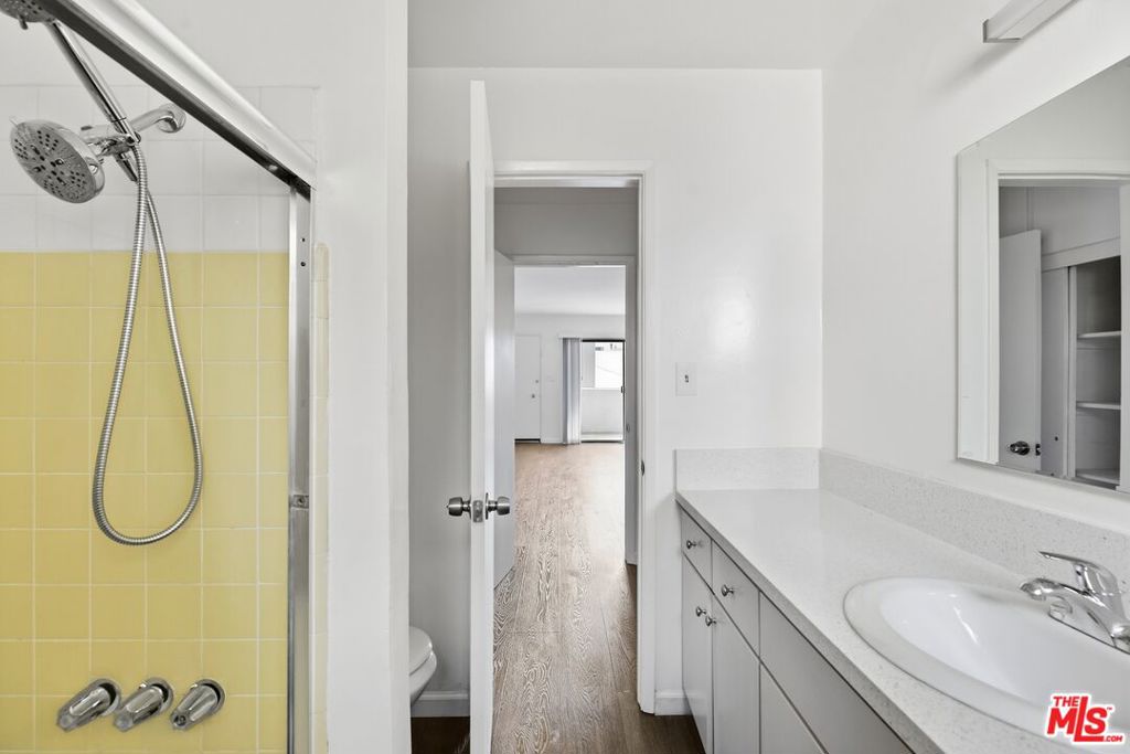 1528 Winona Boulevard 9 Property Photo 11