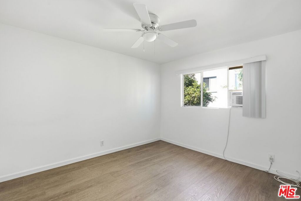 1528 Winona Boulevard 9 Property Photo 12