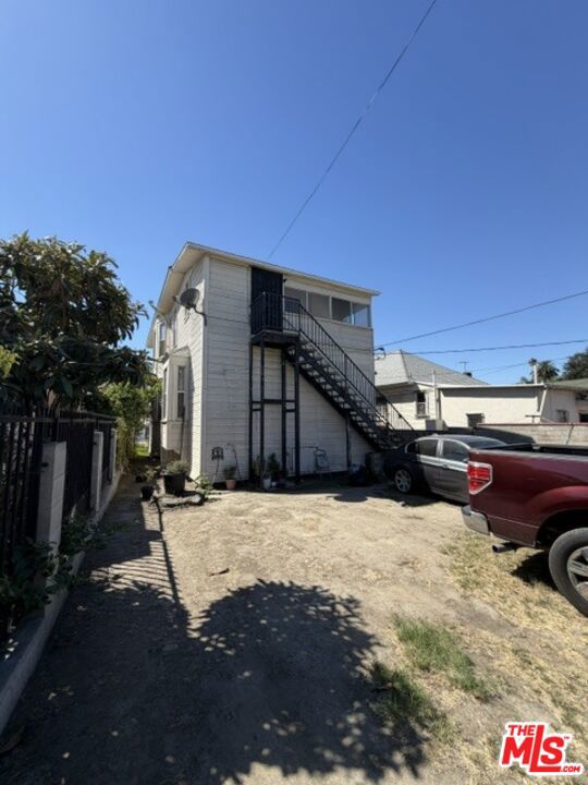 1373 E 23rd Street Property Photo 4