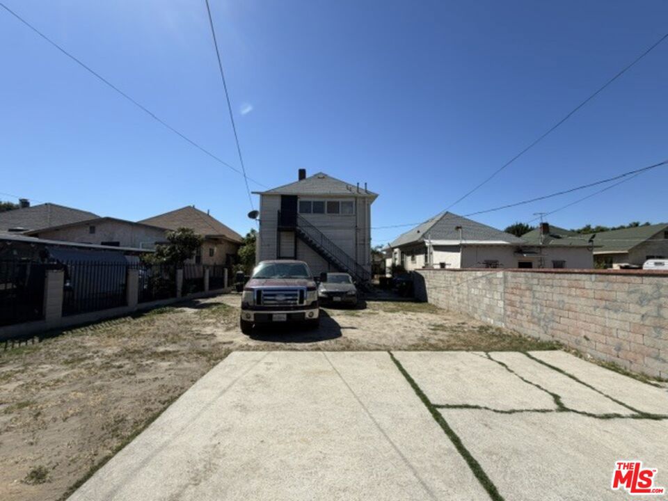 1373 E 23rd Street Property Photo 6