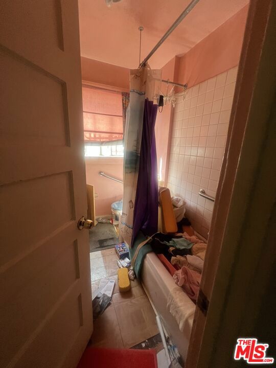 1808 W 38th Street Property Photo 9