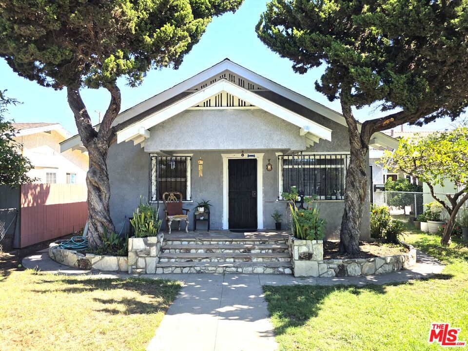 2470 Pasadena Avenue Property Photo 1