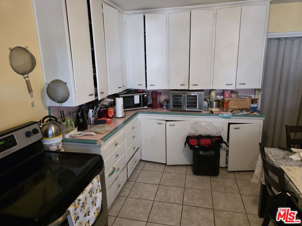 2470 Pasadena Avenue Property Photo 3