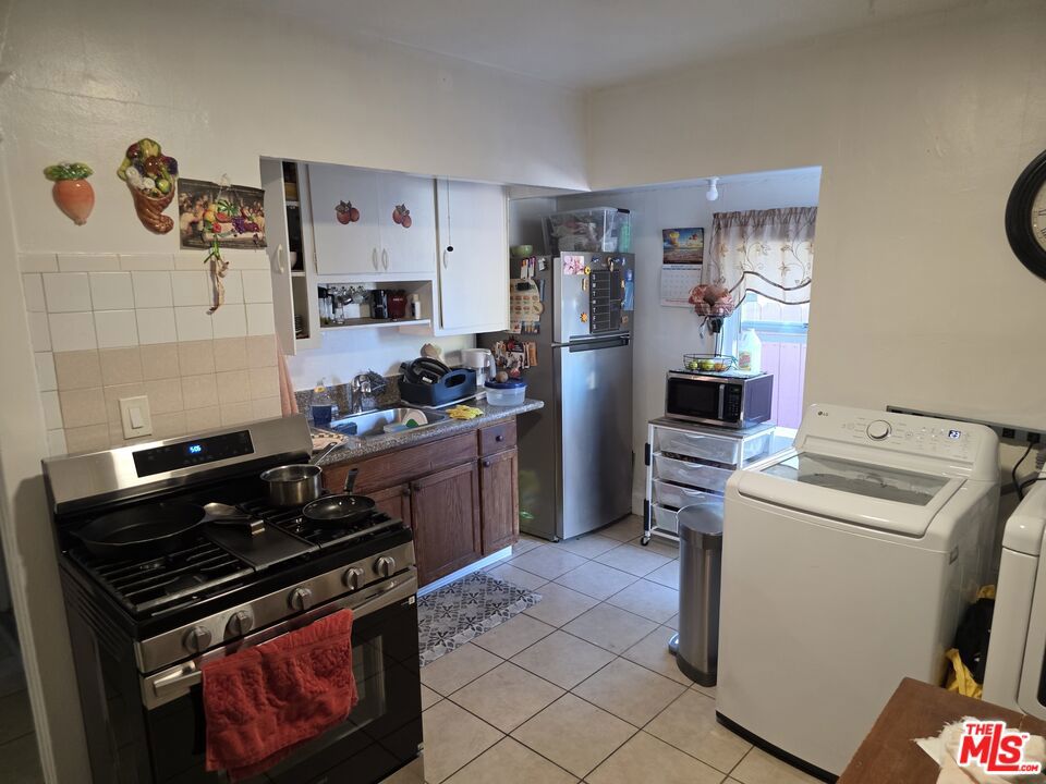 2470 Pasadena Avenue Property Photo 5